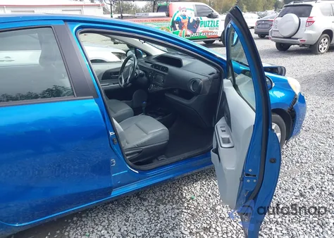 2013 Toyota Prius C Four из США, поврежденный, VIN JTDKDTB38D1058363